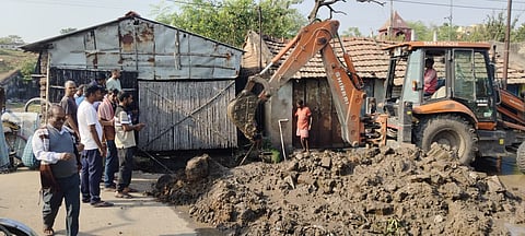 17 दिनों से फटी पाइप लाइन की मरम्मत का कार्य हुआ शुरू