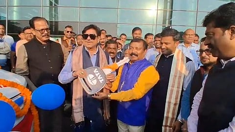 सांसद शत्रुघ्न सिन्हा ने अंडाल एयरपोर्ट को दी अत्याधुनिक एम्बुलेंस की सौगात    