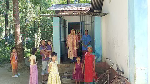 आंगनबाड़ी कर्मी व बच्चें