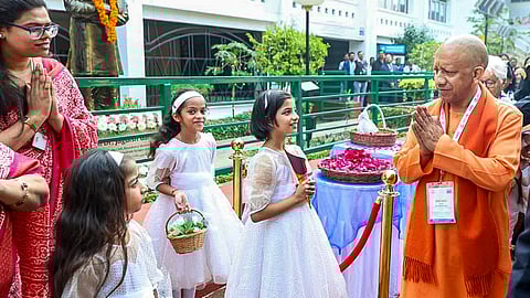 मुख्‍यमंत्री योगी आदित्‍यनाथ व अन्य