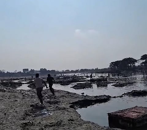Police stopping sand smuggling