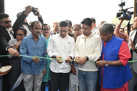 सांसद अभिषेक बनर्जी सेवाश्रय 2 कैंप का उद्घाटन करते हुए, साथ में हैं जहांगीर खान, विधायक अशोक देव व अन्य