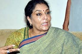 रेणुका चौधरी कुत्ते के साथ पहुंची संसद, विवाद होने पर कहा - संसद के अंदर बैठे लोग काटते हैं, कुत्ते नहीं