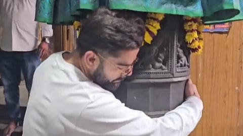 जीत के बाद सिंहाचलम मंदिर पहुंचे विराट कोहली 