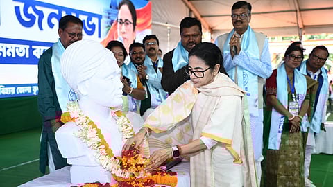 लोकसभा में ‘बंकिम दा’ वाली टिप्पणी को लेकर माफी मांगें प्रधानमंत्री मोदी: ममता