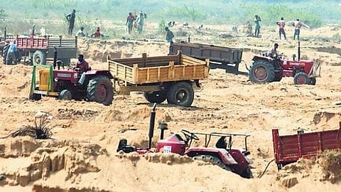 बालू खनन