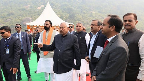 बिहार के मुख्यमंत्री नीतीश कुमार व अन्य