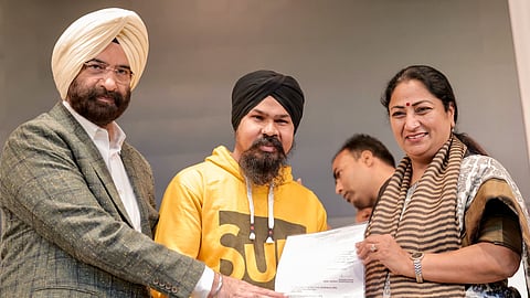 मुख्यमंत्री रेखा गुप्ता ने 1984 के दंगा पीड़ितों के परिजनों को नियुक्ति पत्र सौंपे 