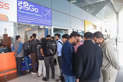 इंडिगो संकट : DGCA ने 4 फ़्लाइट इंस्पेक्टर बर्खास्त, एयरलाइन को 10% ऑपरेशन घटाने का आदेश