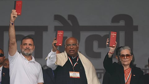 वोट चोरी’ करने वाले गद्दार हैं, इन्हें सत्ता से हटाना होगा: खड़गे 