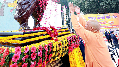 आदित्यनाथ ने सरदार वल्लभभाई पटेल की पुण्यतिथि पर उन्हें श्रद्धांजलि अर्पित की