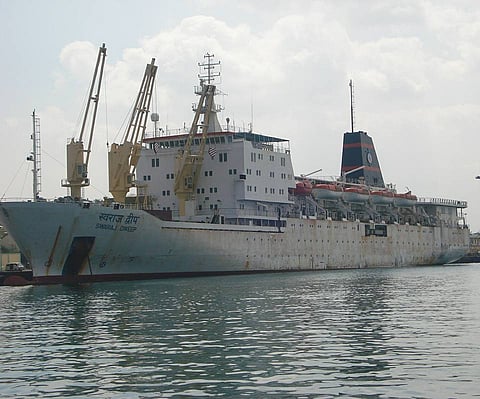 नववर्ष विशेष समुद्री यात्रा पर जाने वाला एमवी स्वराज द्वीप जहाज