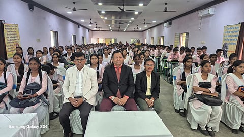 हिन्दी हाई स्कूल में करियर गाइडेंस सत्र का आयोजन