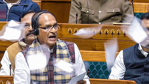 नारेबाजी, शोरगुल और विधेयक की कॉपी उछालने के बीच  पारित हुआ ‘वीबी जी राम जी’