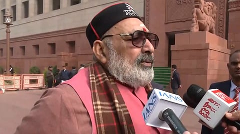 नीतीश कुमार के बचाव में गिरिराज सिंह ने कह दी यह बात, विरोधी उठा रहे अब सवाल 