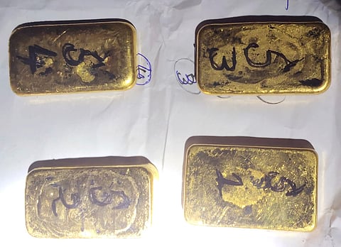 Two smugglers arrested with gold biscuits worth 67 lakh rupees.