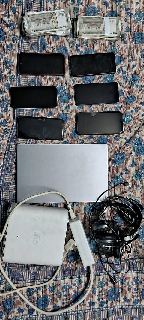 अभियुक्तों के पास से बरामद सामान