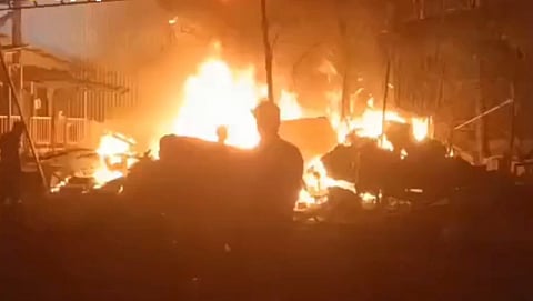 बैंक्वेट हॉल में लगी आग; एक हजार मेहमानों को कैसे सुरक्षित निकाला गया?