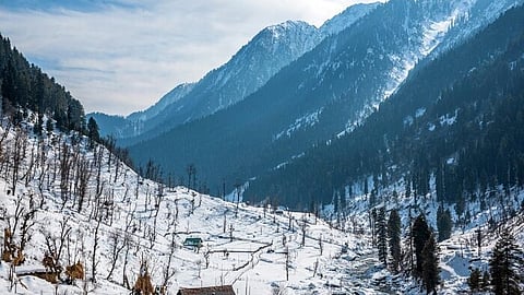 कश्मीर में कड़ाके की ठंड: पुलवामा में शून्य से चार डिग्री नीचे पहुंचा तापमान