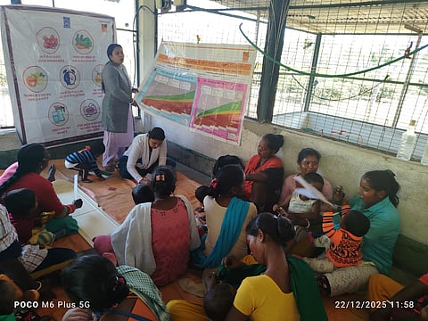 पोषण कार्यक्रम में उपस्थित महिलाएं
