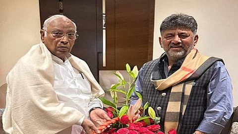 कर्नाटक के सियासी गलियारे में ऐसा क्या हुआ कि फिर मुख्यमंत्री बदलने की होने लगी चर्चा? 
