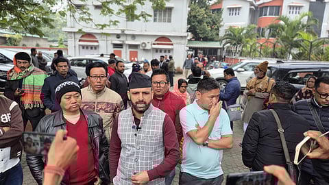 सर्किट बेंच पर टीचरों और गोरखा नेताओं की भीड़