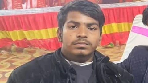 गोरखपुरः स्कूल परिसर में 11वीं कक्षा के छात्र की गोली मारकर हत्या