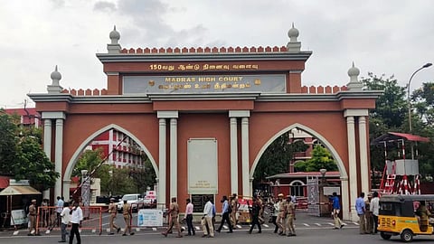 बच्चों के इंटरनेट उपयोग पर नियंत्रण का कानून बनाये केंद्र : कोर्ट