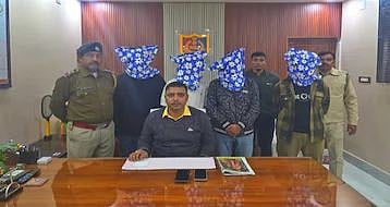 Major gold smuggling racket busted in Nadia, police chase and apprehend smugglers in a dramatic operation, 11 gold bars recovered.