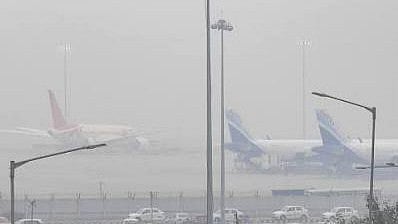 दिल्ली एयरपोर्ट पर व्यवधान, इस वजह से 128 उड़ानें रद्द