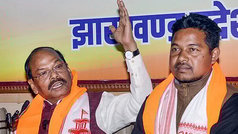 झारखंड के पूर्व मुख्यमंत्री रघुवर दास व अन्य