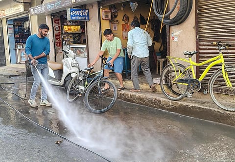 स्वच्छता का मॉडल इंदौर अब जनस्वास्थ्य संकट का सामना, दूषित पेयजल से सैकड़ों प्रभावित
