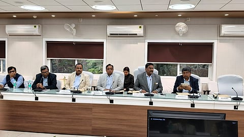 ईसीएल प्रबंधन व कॉरपोरेट जेसीसी की बीच हुई अहम बैठक