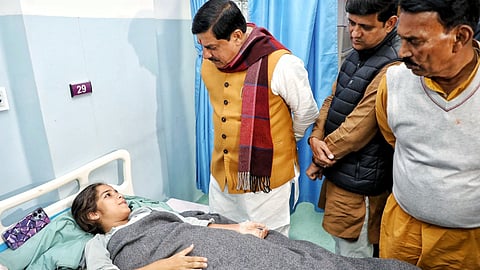 देश के सबसे स्वच्छ शहर इंदौर के लिए शर्मिंदगी, 10 लोगों की मौत के बाद उठे कई सवाल