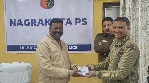 घटनास्थल पर जांच करती पुलिस
