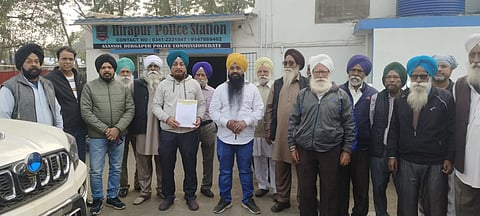 बर्नपुर गुरुद्वारा प्रबंधक कमेटी ने पुलिस को सौंपा ज्ञापन