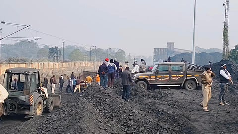 कहां मिला कोयले के ढेर में व्यक्ति का सड़ा-गला शव !      