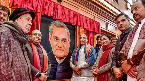 राजनाथ ने कहा- वाजपेयी व मालवीय राजनीति के धुरंधर  