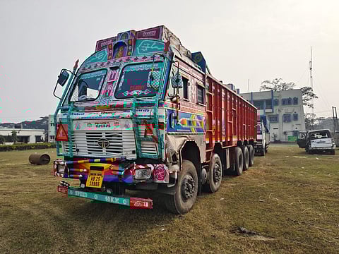 बालू ट्रक से कुचलकर मिनी ट्रक ड्राइवर की मौत