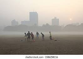 कोलकाता में बढ़ा पारा, मगर कोहरे और सर्द हवाओं ने बिगाड़ी हालत