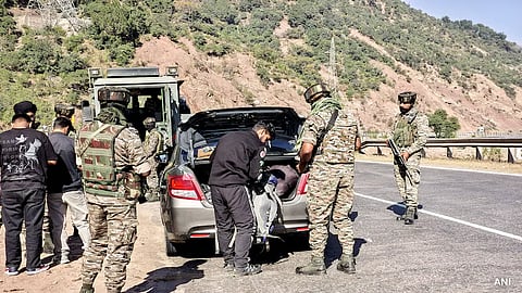 जम्मू-कश्मीर से पाकिस्तान और PoK जाने वाले 300 से ज़्यादा लोग जांच के दायरे में