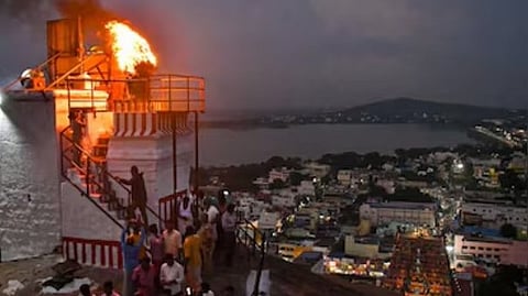 ‘दीपथून’ पर दीप जलाने की अनुमति का आदेश  बरकरार, हाईकोर्ट ने स्टालिन सरकार के राजनीति मंशा पर फेरा पानी  