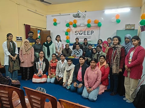 आसनसोल गर्ल्स कॉलेज में वाद-विवाद प्रतियोगिता का आयोजन