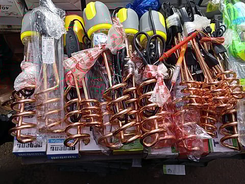 कड़ाके की ठंड ने इन व्यापारियों का किया बाजार गर्म