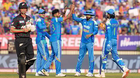 न्यूजीलैंड ने भारत को दिया 301 रनों का टार्गेट