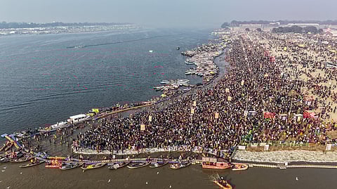 संगम में आस्था की डुबकी