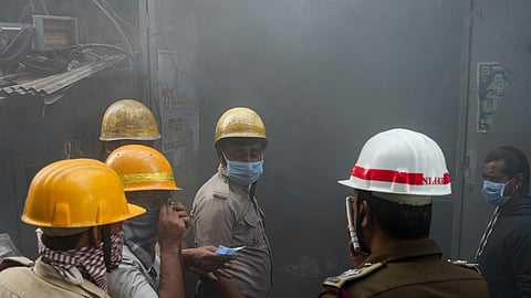 बड़ाबाजार में एक रासायनिक गोदाम में लगी आग