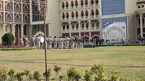 परमानेंट बिल्डिंग में पुलिस बैंड का ट्रायल हुआ

