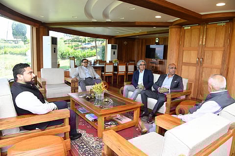 एपीजे शिपिंग के प्रतिनिधिमंडल ने उपराज्यपाल से की मुलाकात