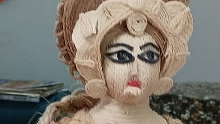 जूट से निर्मित मां सरस्वती की प्रतिमा
